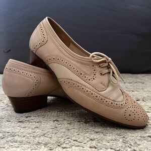 SPEISS Betty Pumps Heels Cuban Sz. 7.5 E Beige Gray Leather Wingtip GERMANY EUC